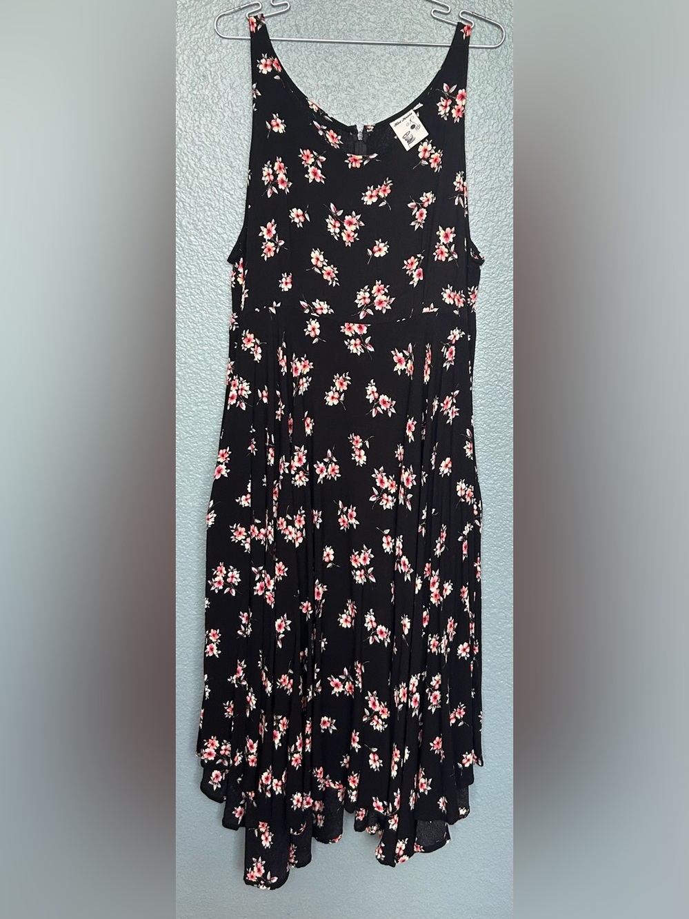 Hot Knots RYON DRESS , side pockets zipper on the back 
Beautiful
